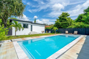 Family Home with Luxurious Pool For 12 People